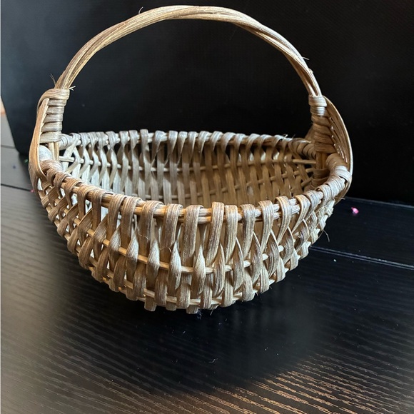 Small God’s eye Rustic Woven Basket with Handle - Picture 2 of 5